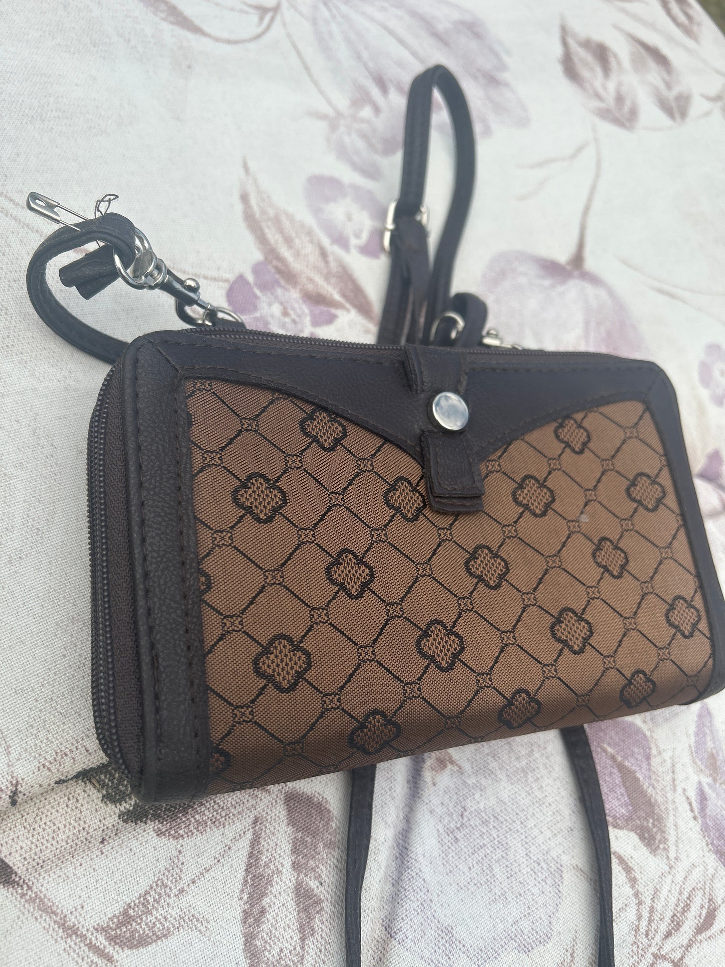 Vincent Van Kleef Wallet:shoulder essential