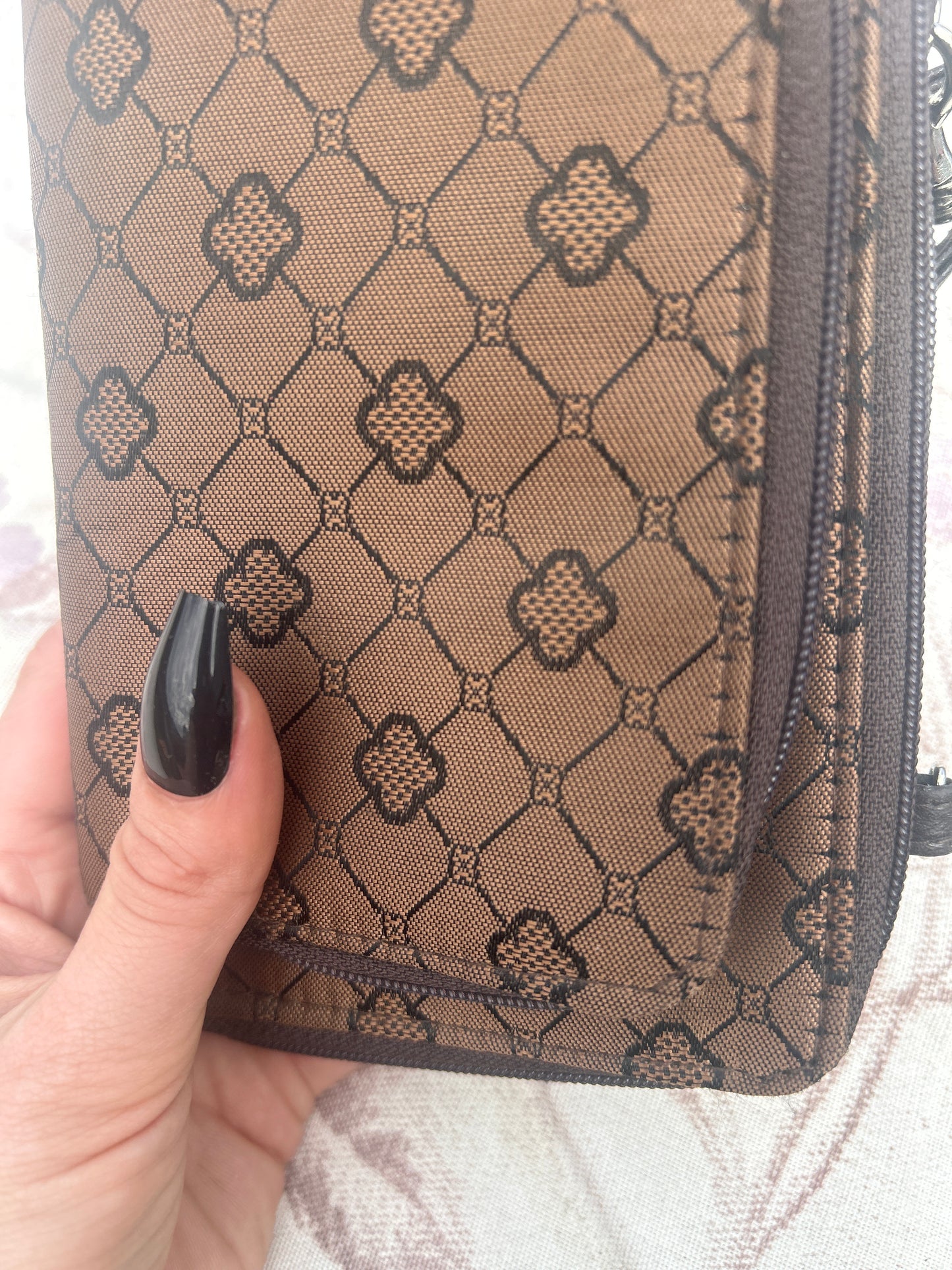 Vincent Van Kleef Wallet:shoulder essential