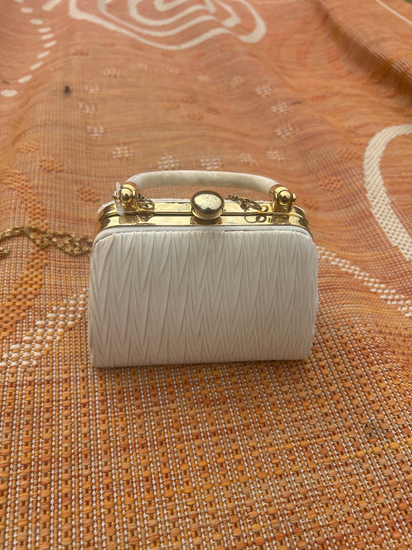 Crème Minibag Hard case with chain