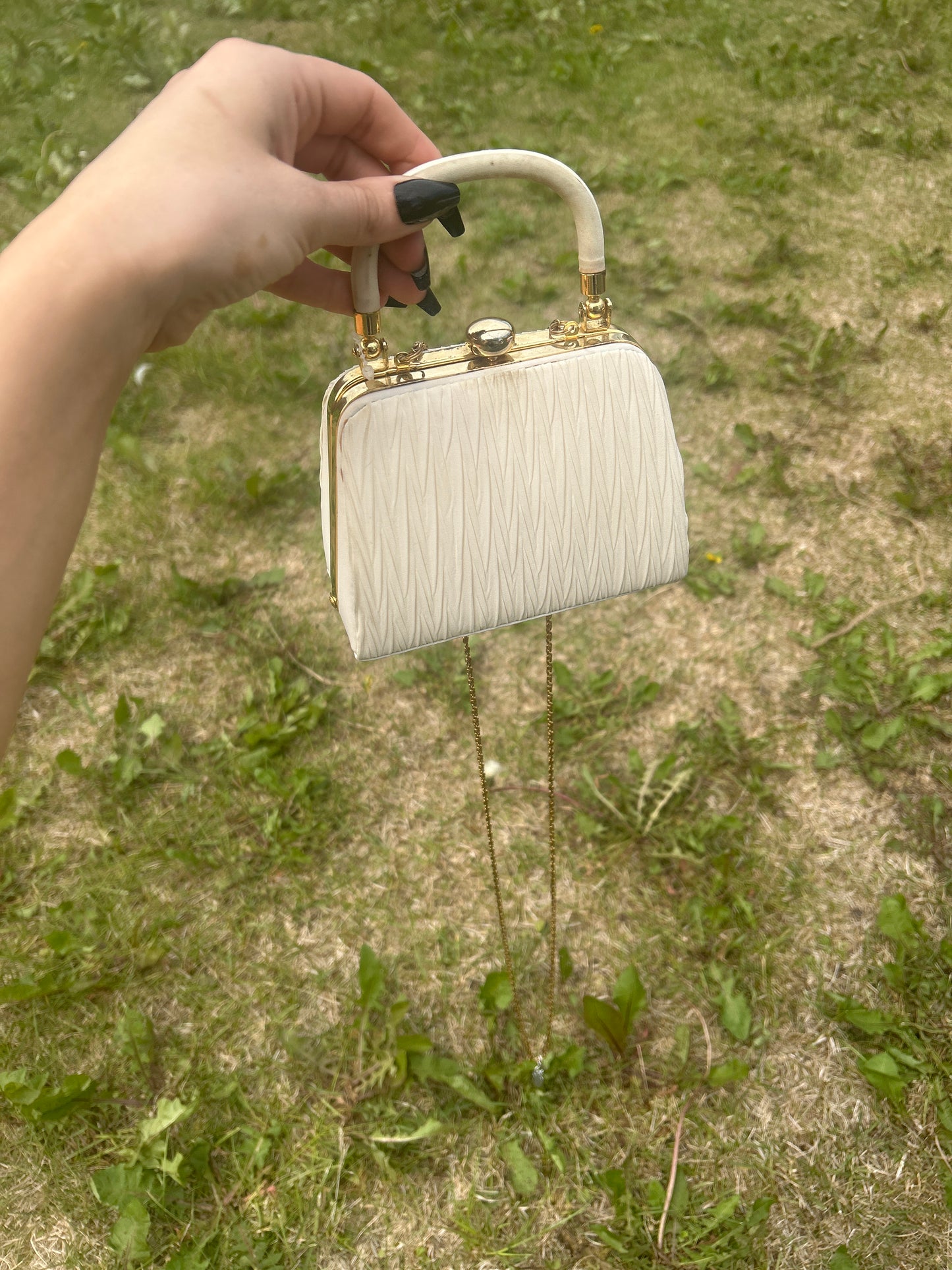 Crème Minibag Hard case with chain