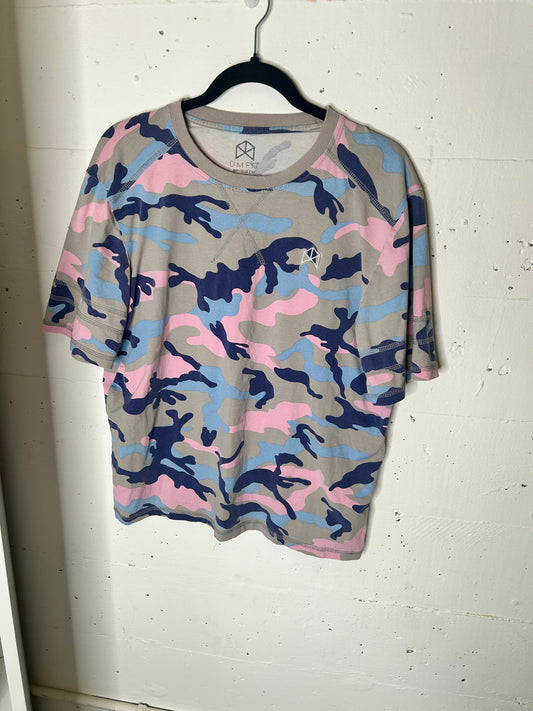 Pink Camo Retro Evic-tee | Medium