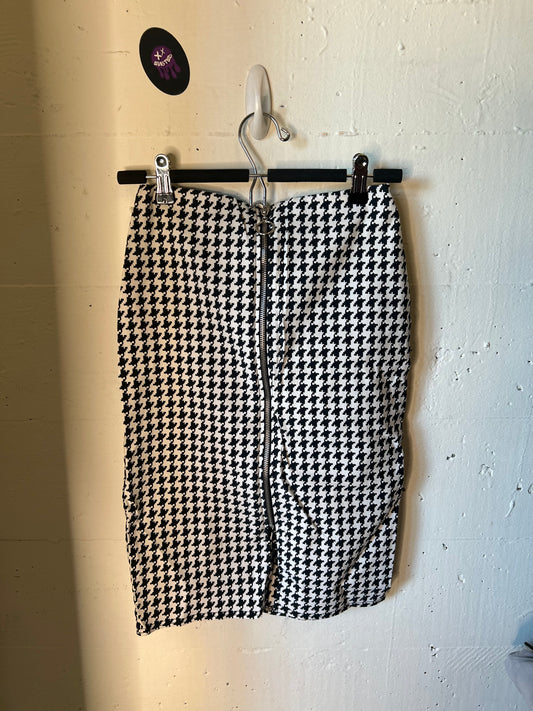 Houndstooth Pencil Full Zip Skirt | XS-S